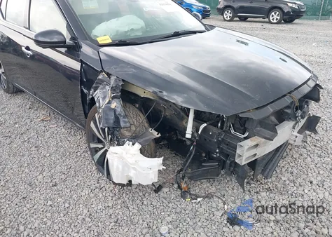 2019 Nissan Altima 2.5 Platinum z USA, uszkodzony, nr VIN 1N4BL4FV3KC144112